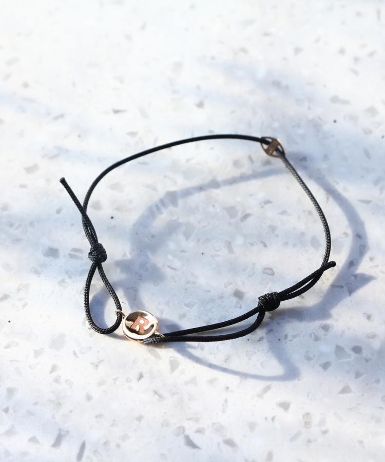 Web限定 Sandwave イニシャルミサンガr ブラック ブレスレット Jupiter ジュピター ジュエリーブランドjupiter Phoebe公式通販 Jewel Addict Online Store
