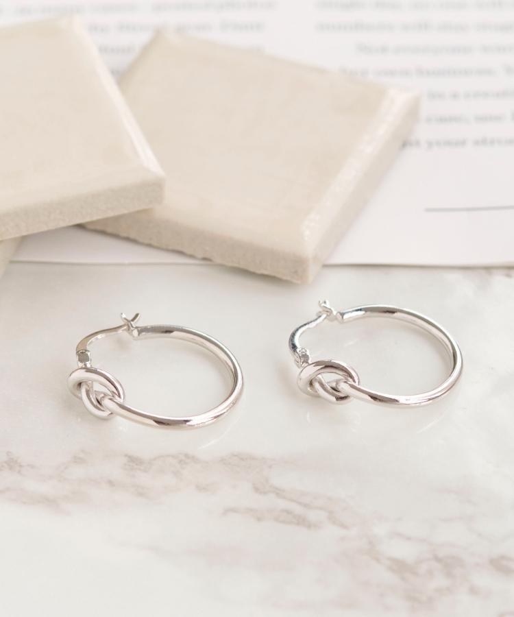 スタイリッシュノットフープピアス シルバー ピアス Phoebe フィービィー ジュエリーブランドjupiter Phoebe公式通販 Jewel Addict Online Store スタイリッシュノットフープピアス シルバー ピアス Phoebe フィービィー ジュエリーブランドjupiter Phoebe公式通販 Jewel Addict Online Store