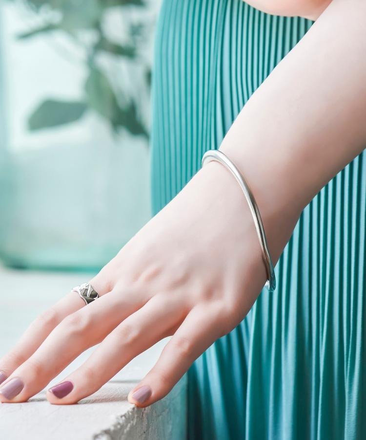 モードサークルメタルバングル シルバー ブレスレット Phoebe フィービィー ジュエリーブランドjupiter Phoebe公式通販 Jewel Addict Online Store