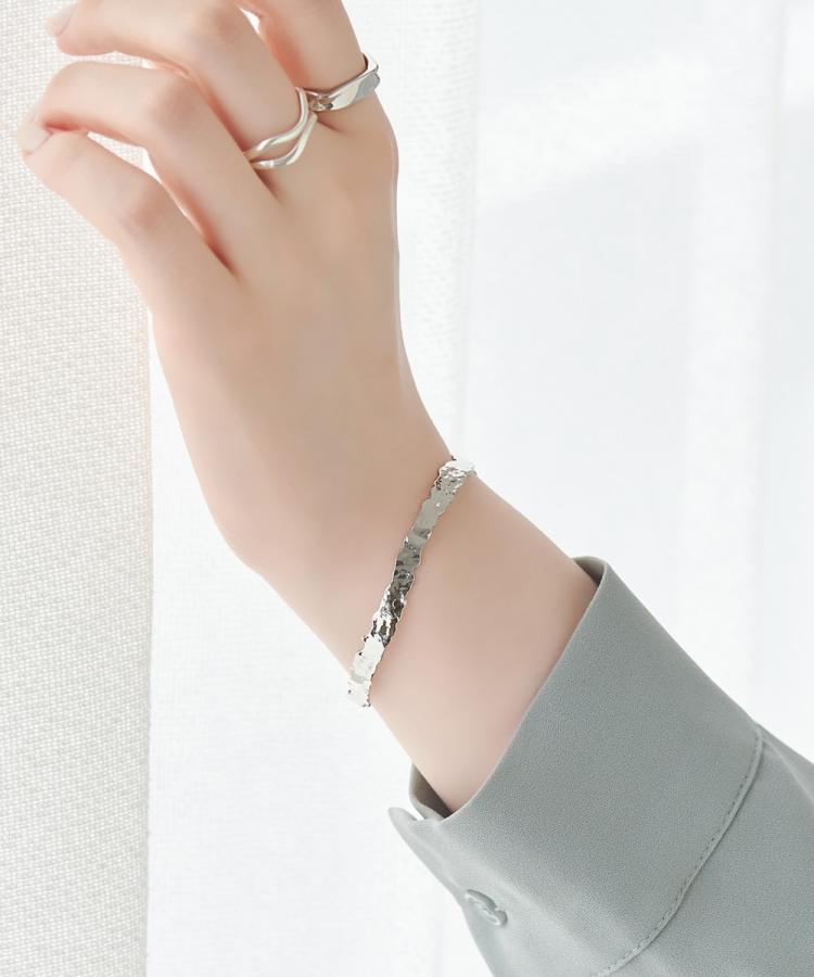 フロストメタルカフバングル シルバー ブレスレット Phoebe フィービィー ジュエリーブランドjupiter Phoebe公式通販 Jewel Addict Online Store
