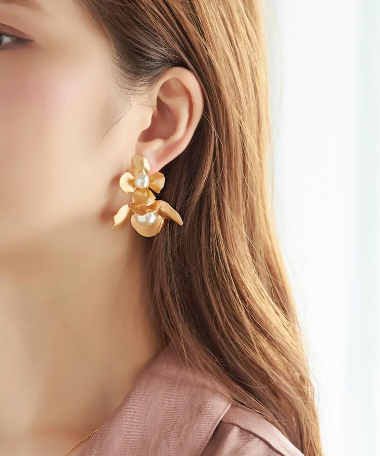 グラマラスフローラルフープイヤリング ゴールド イヤリング Phoebe フィービィー ジュエリーブランドjupiter Phoebe公式通販 Jewel Addict Online Store